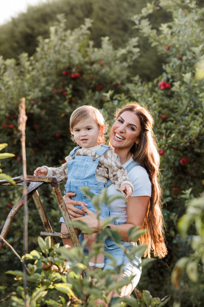 Seasonal family photo shoot at an orchard in Auckland’s NorthWest region, photographed by Wonderferris.