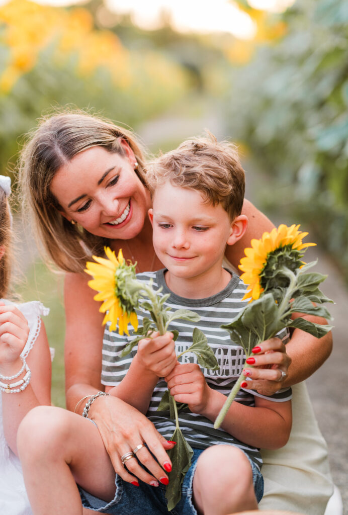 Mum and son admiring sunflowers together at Franklin Farms during a relaxed Auckland mini photography session.